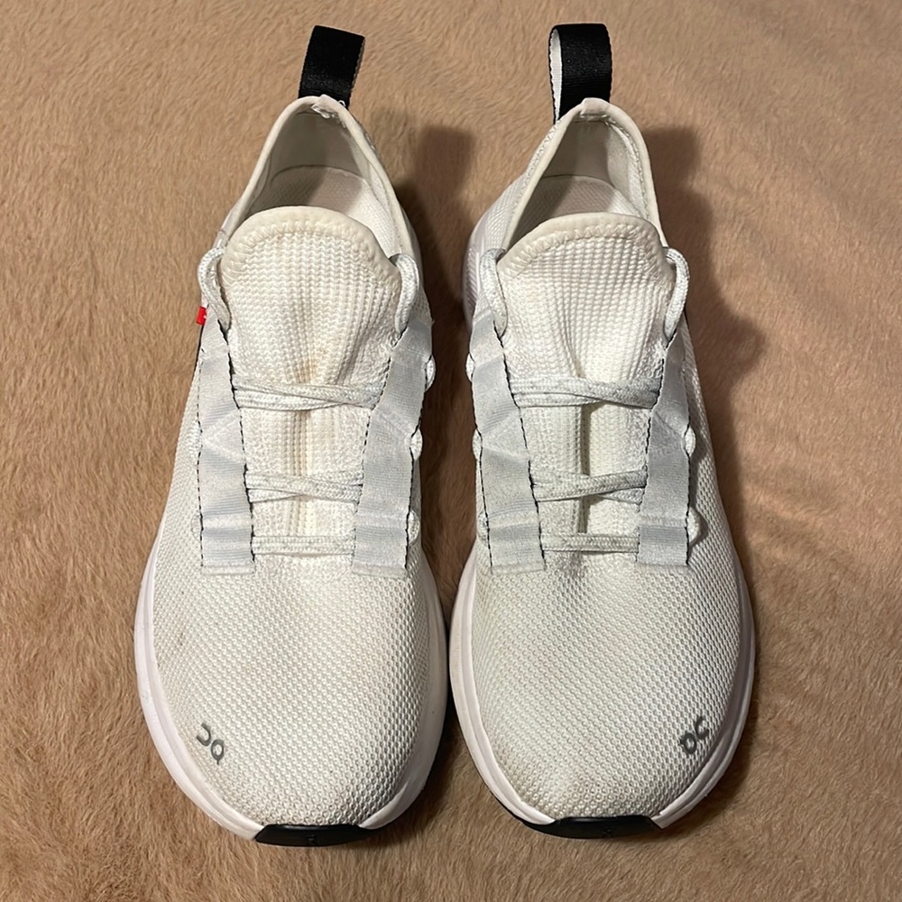 Women’s On CloudEasy Size 8.5